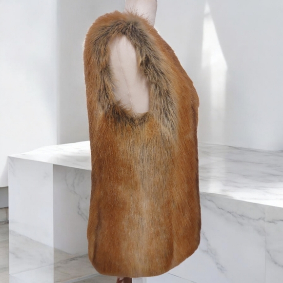 Donna Salyer's Fabulous Furs - Vest w/ matching leg warmers - Picture 2 of 6